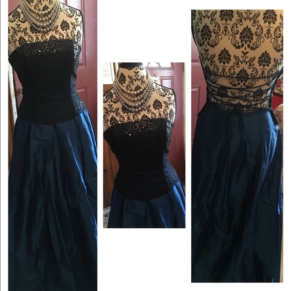 Zum Zum by Niki Livas Dresses & Skirts - ✨☝️✨Navy Blue two piece cocktail or Prom